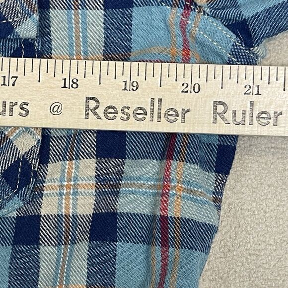 Men's Plaid Button-Up Shirt - Picture 4 of 12